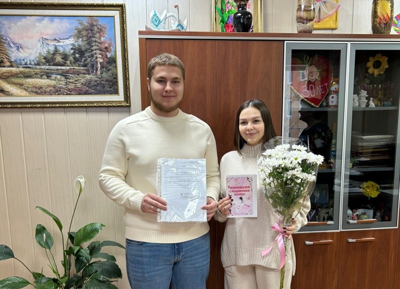 Молодая усинская семья получила право на региональный семейный капитал в 500 тысяч рублей.