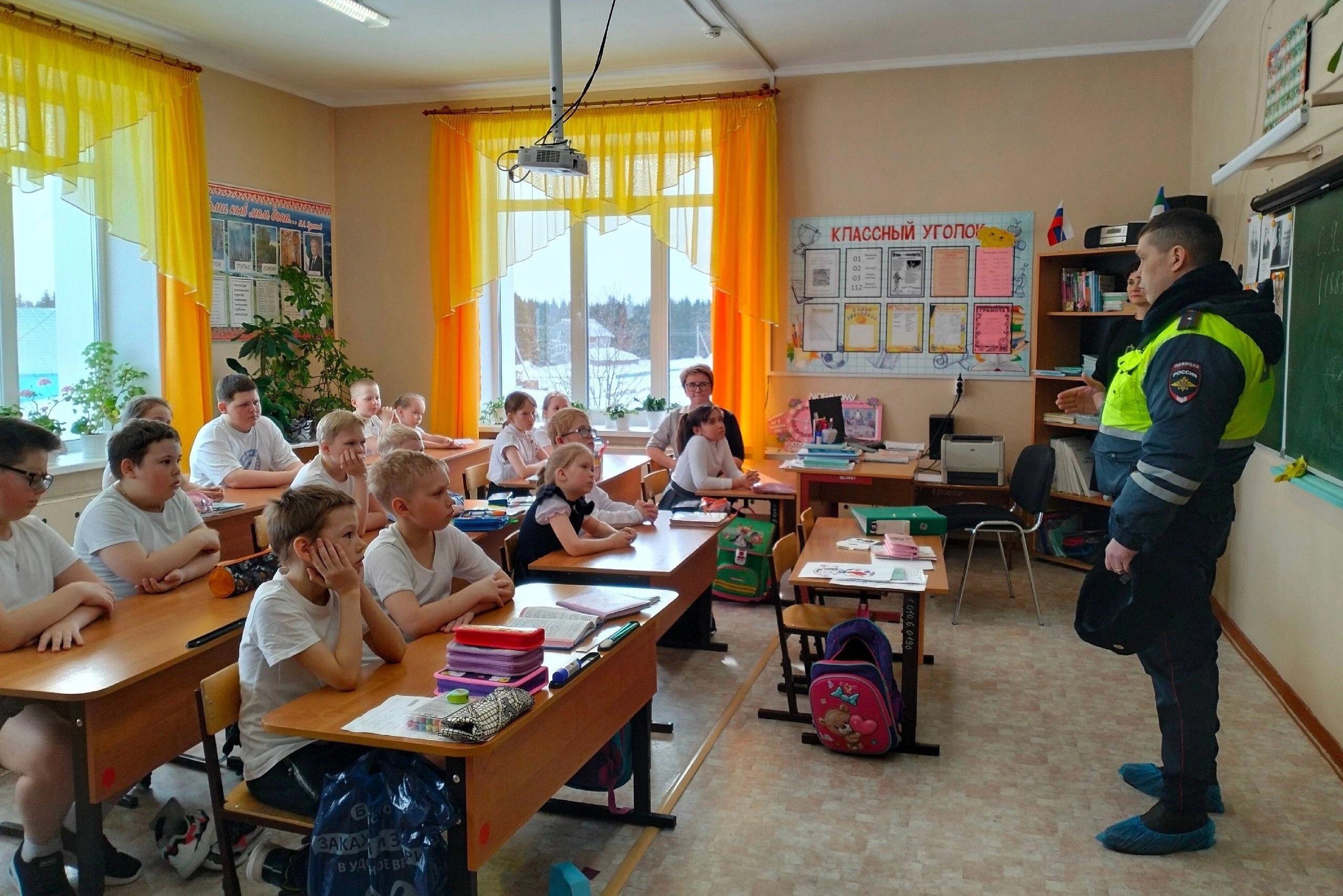 В школах Усинска проходят #минутки_безопасности_дорожного_движения.