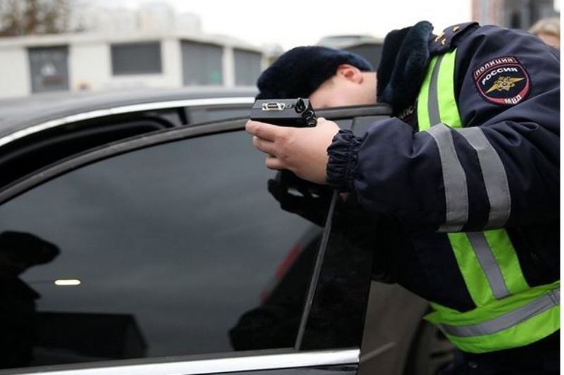 ГИБДД напоминает: за нарушение правил тонировки автомобиля возможен арест до 15 суток.