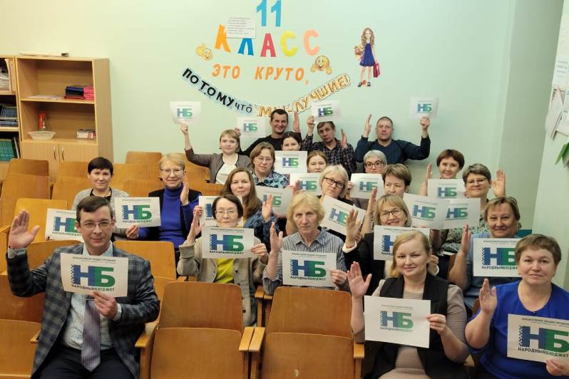 Жители села Мутный Материк поддержали народный проект «Новые окна родной школе».