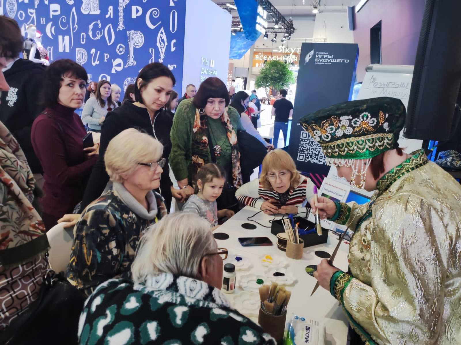 Специалисты соцзащиты Усинска организовали творческие мастер-классы на Международной выставке-форуме «Россия».