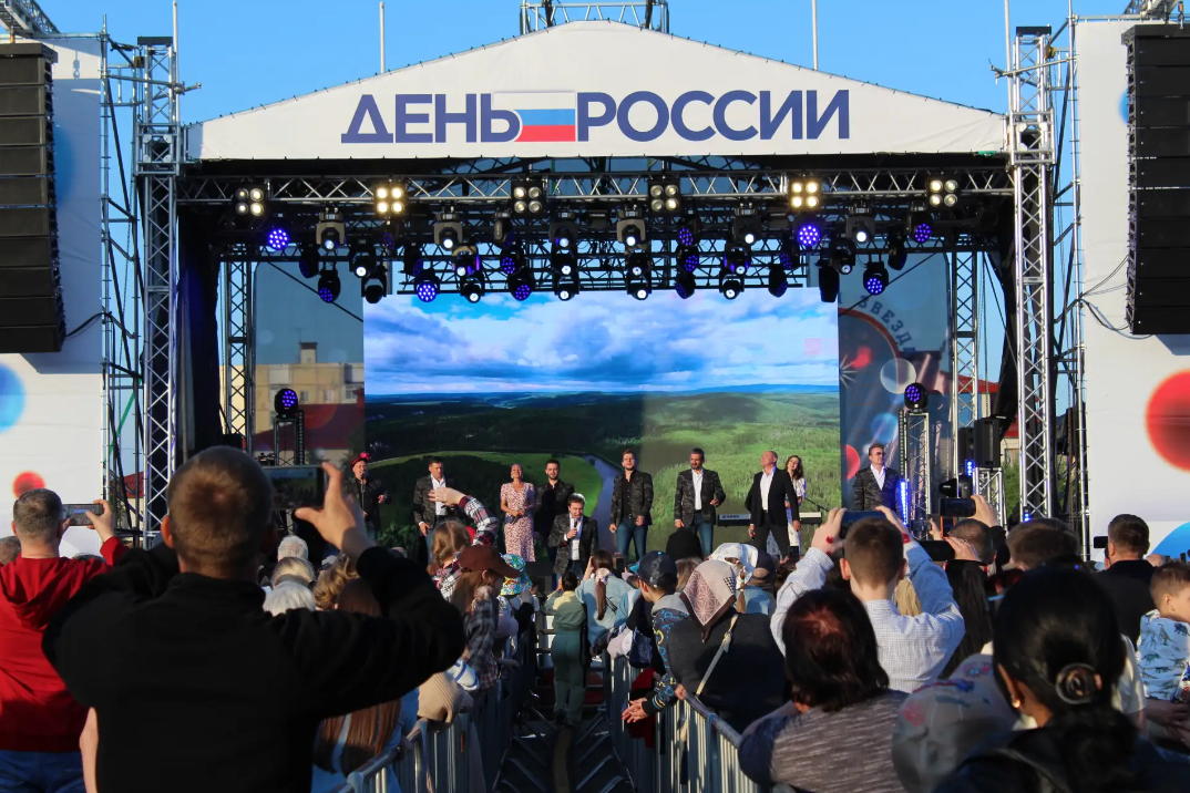 Выступление "Хора турецкого" на дне России.