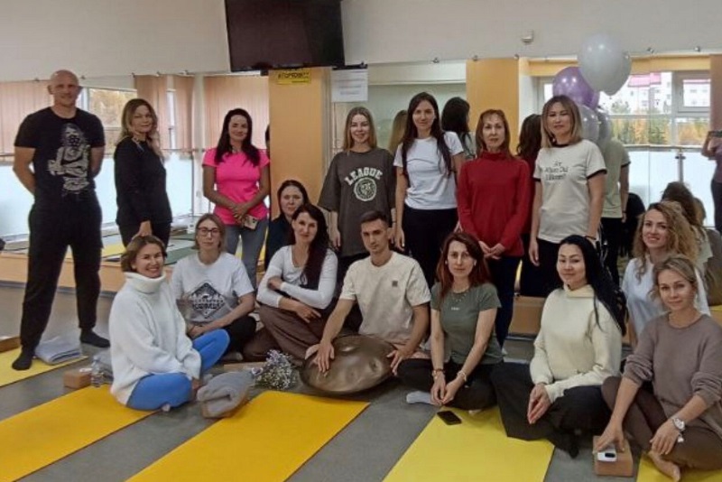 В рамках содействия самозанятости безработных граждан жительница Усинска открыла класс йоги.