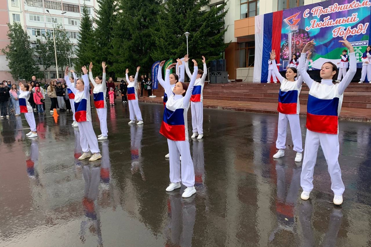 Усинцы отметили День Республики Коми и День государственного флага России.