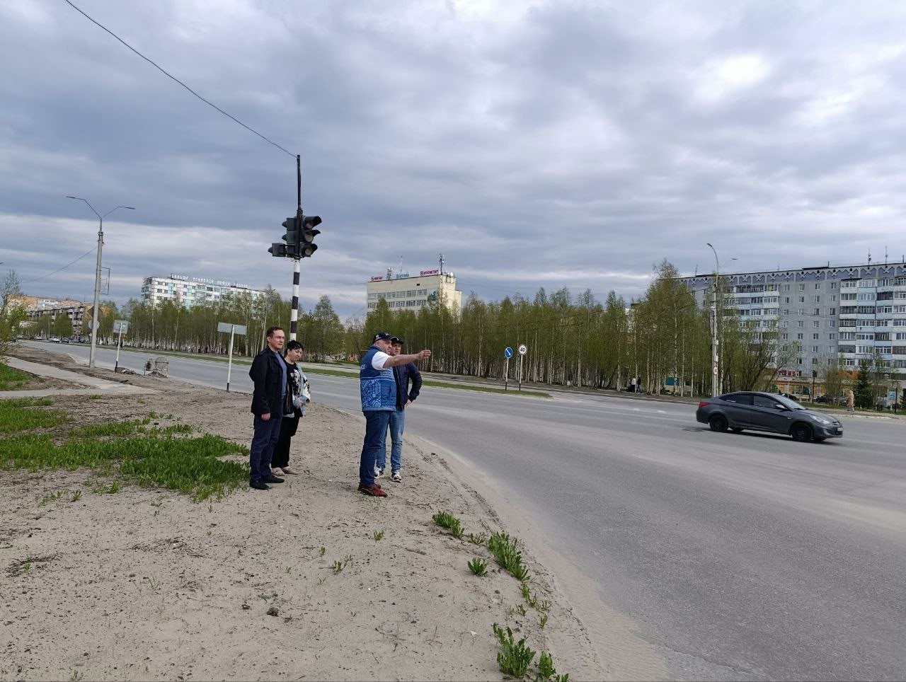 В Усинске благоустроят тротуар.