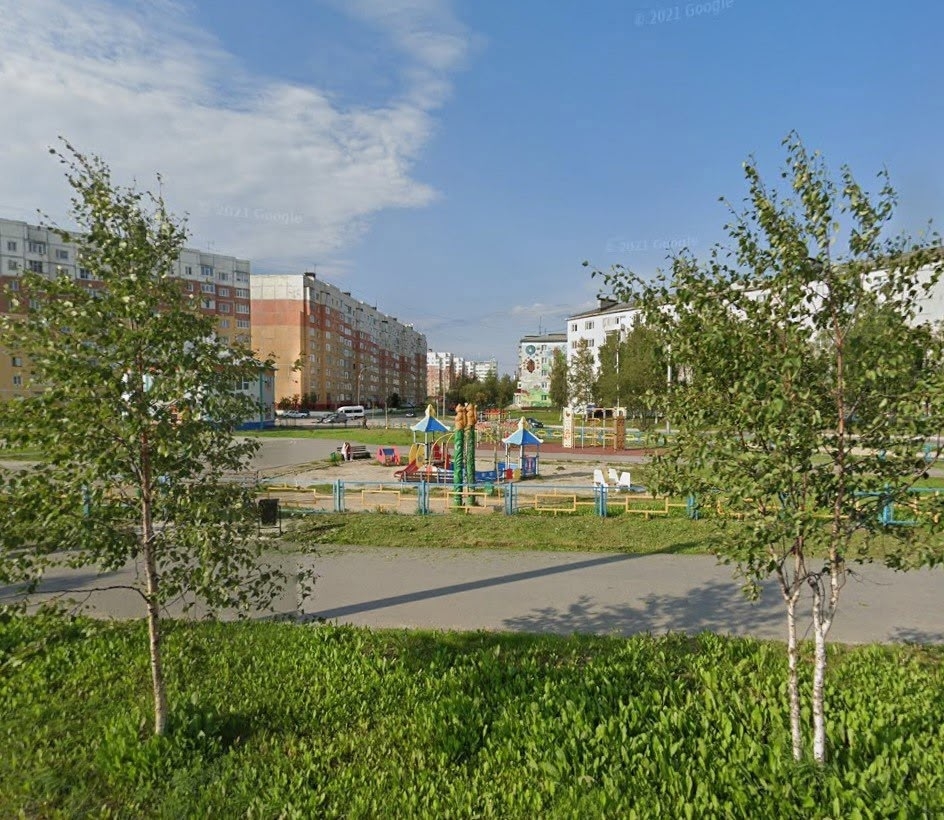 В Усинск начали поступать новые комплектующие для модернизации детской площадки.