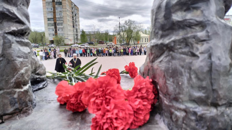 Усинск помнит: минутой молчания почтили память героев Великой Отечественной войны.