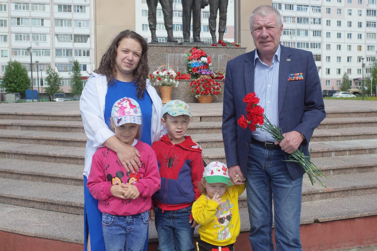 В Усинске отдали дань памяти погибшим ветеранам боевых действий.
