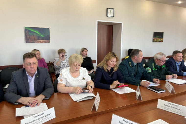 В администрации Усинска обсудили подготовку муниципалитета к пожароопасному периоду.